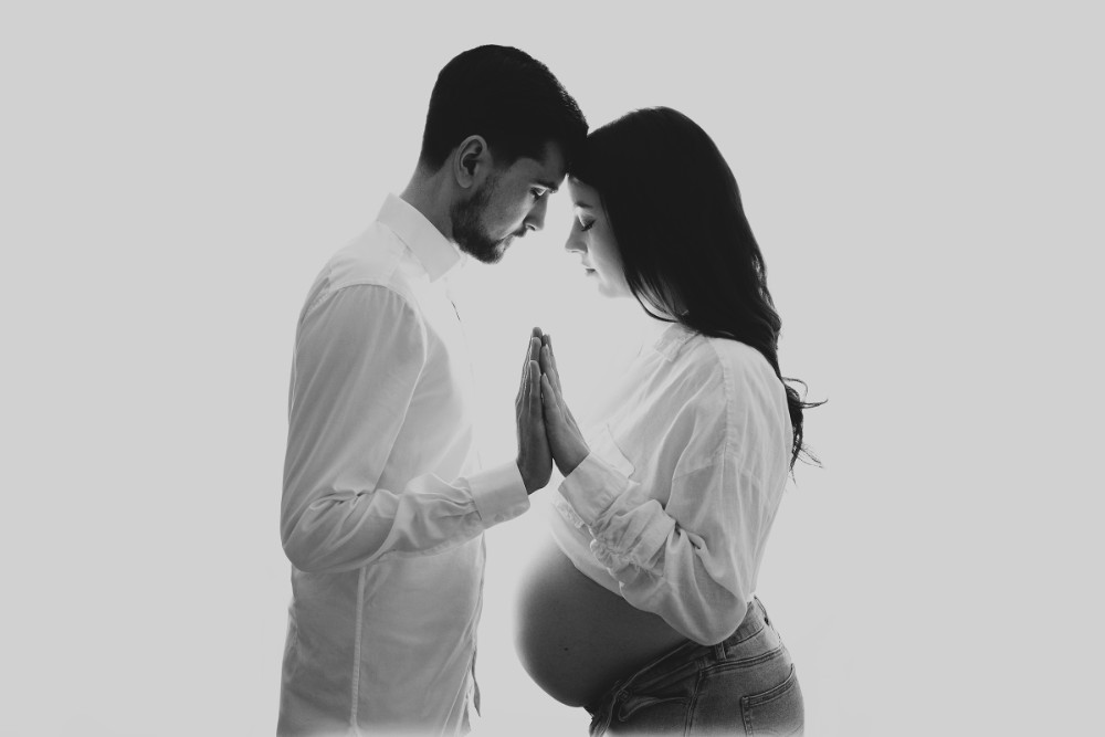 Professional Essex pregnancy photoshoot featuring intimate moments and classic poses